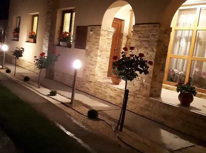 Anna Bathory Apartmanhaz Appartement