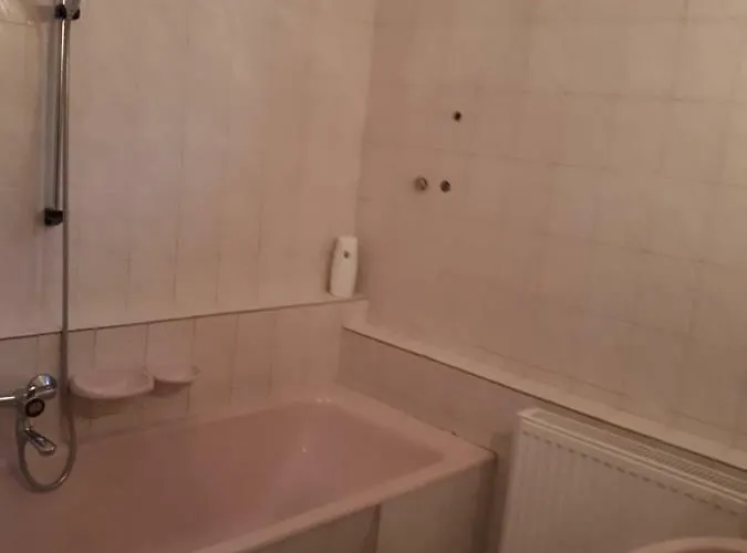 Anna Bathory Apartmanhaz ハイデゥソボスロー